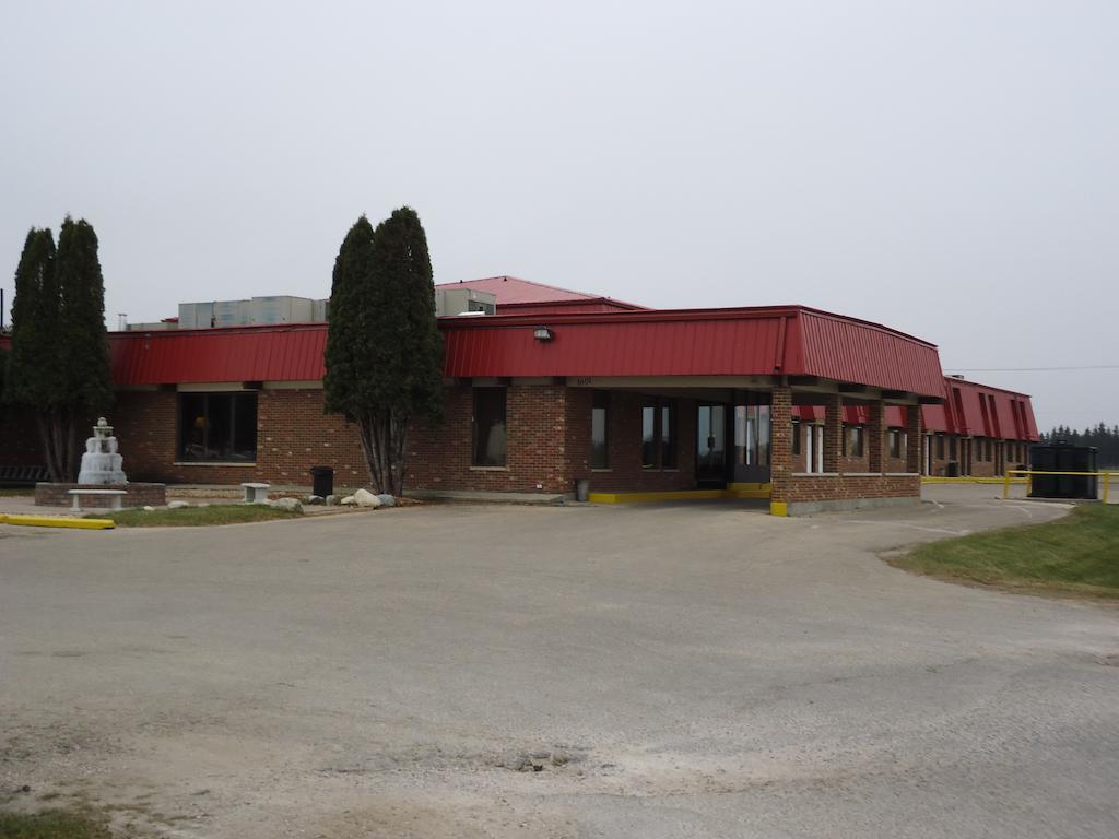 Canway Inn & Suites Dauphin Exterior photo