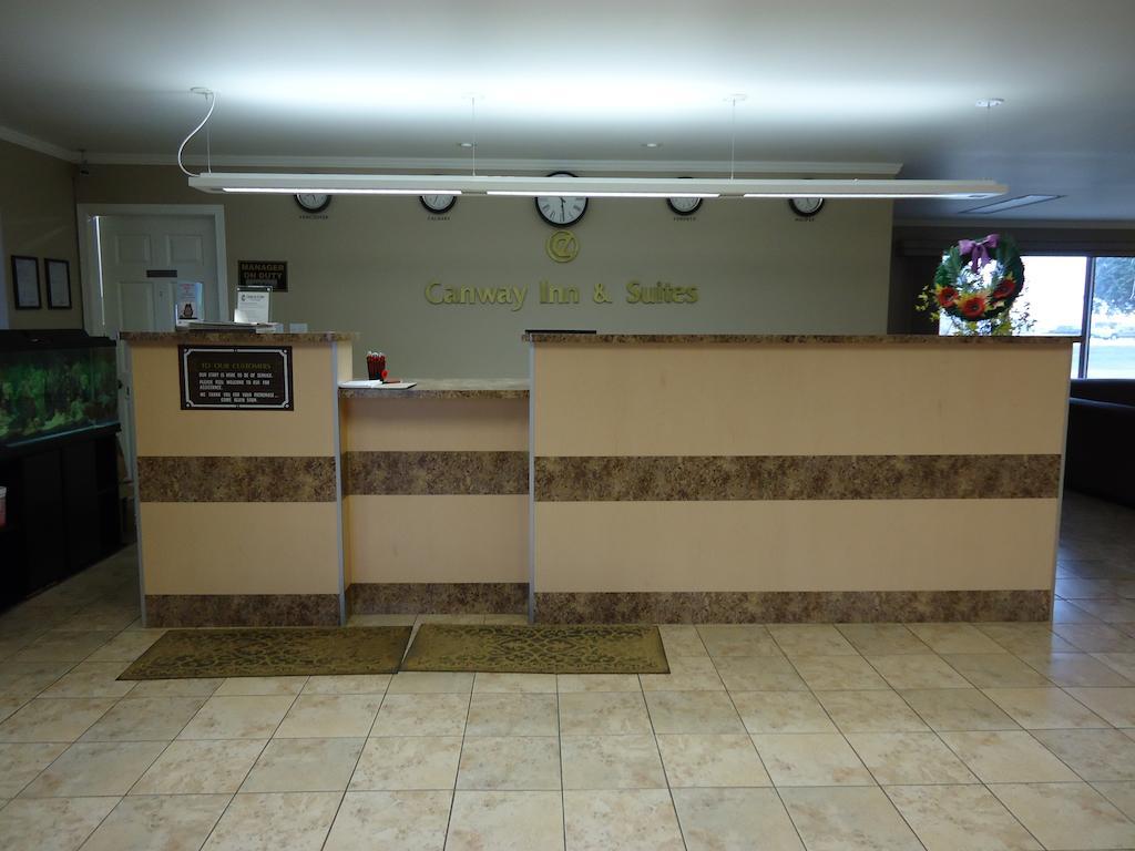 Canway Inn & Suites Dauphin Exterior photo