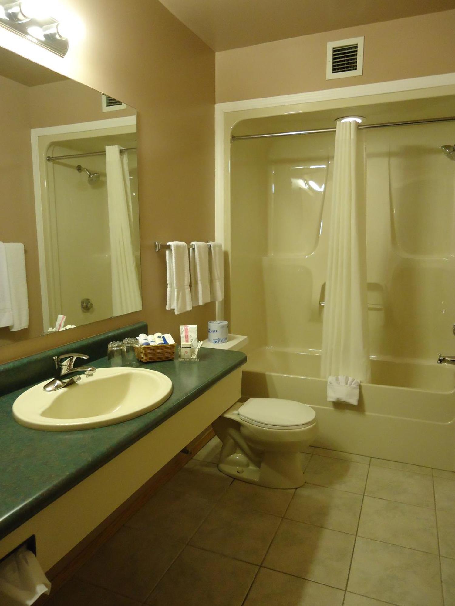 Canway Inn & Suites Dauphin Room photo